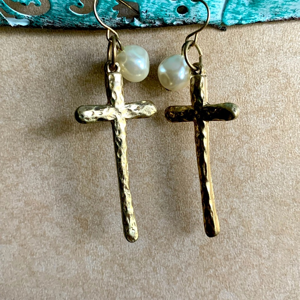 Steve Madden Statement Coss & Pearl Earings